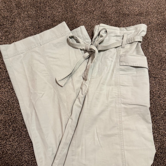 Light green wide leg pants with tie, size 10 - Picture 2 of 8